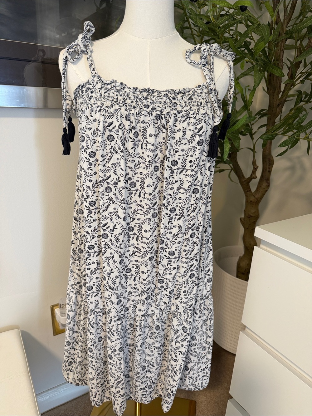 Old Navy Off-White Navy Floral Strappy Sundress Size Medium